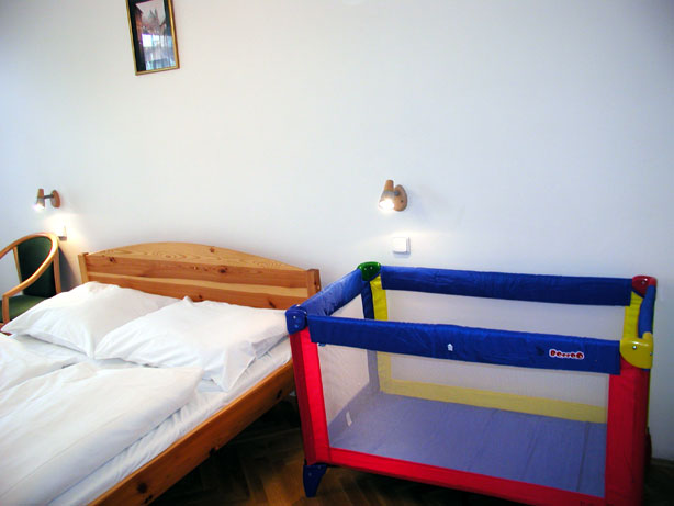 Prague Hotel : Baby Cot
